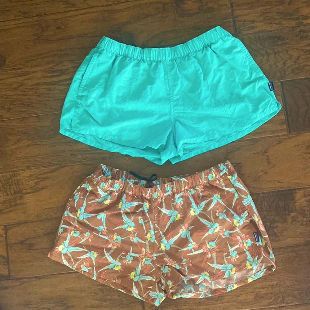 Patagonia barely baggies 2.5 inseam, xl